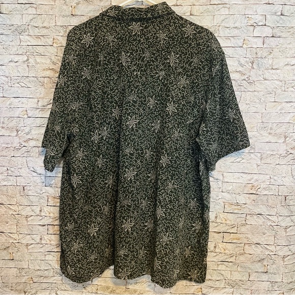 Untied Floral Speckled Silk Button down - Picture 3 of 4